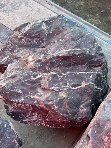 Камни для ландшафтного дизайна красно-фиолетовые 10-60 килограмм купить в Оби