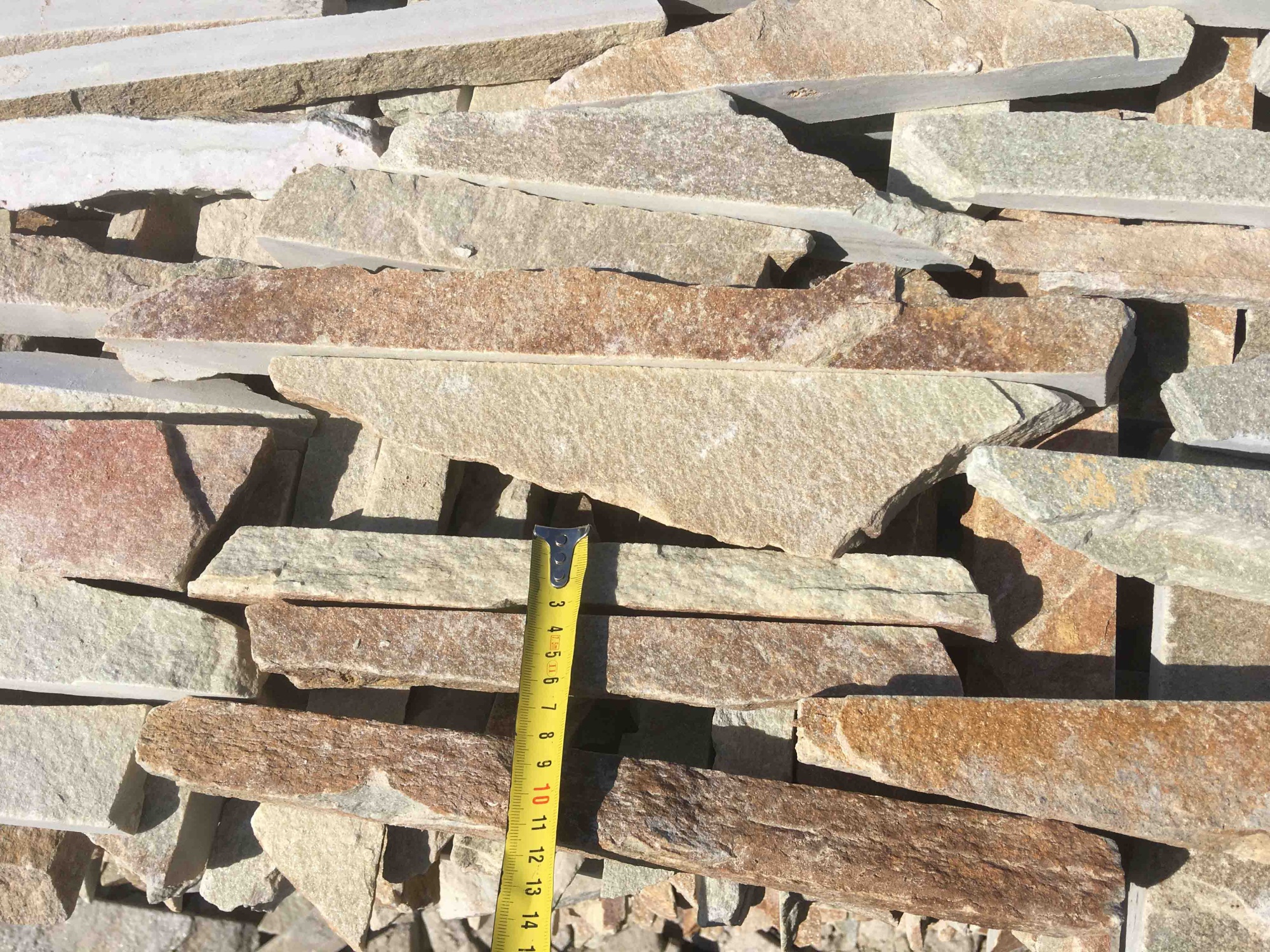 Горбушка златолит золотистый для облицовки купить в Оби