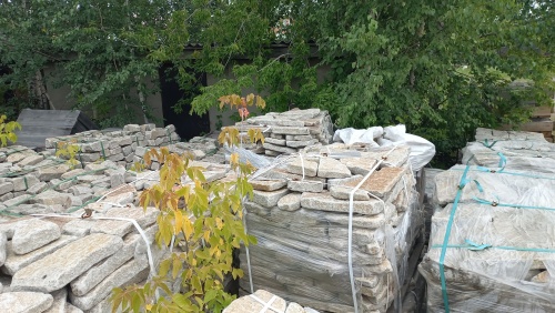 Плитняк галтованный гранитный для ландшафтного дизайна купить в Оби