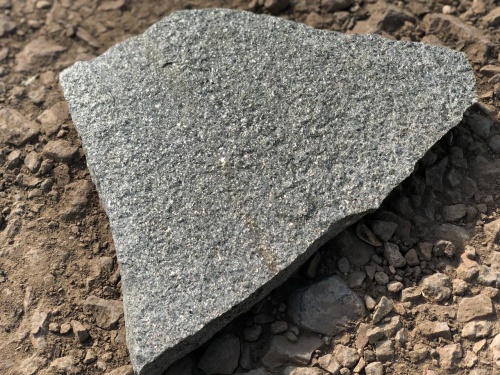 Плитняк златолит Уральский для цоколя, отмостки купить в Оби