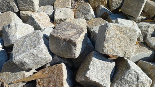 Брусчатка гранитная колотая галтованная