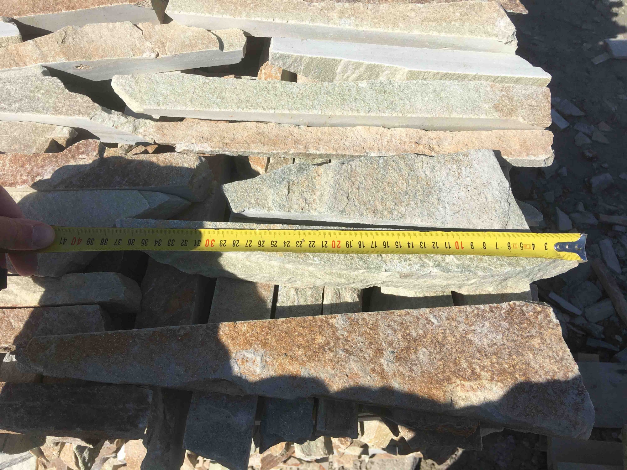 Горбушка златолит золотистый для облицовки купить в Оби