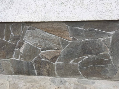 Плитняк златолит Уральский для цоколя, отмостки купить в Оби