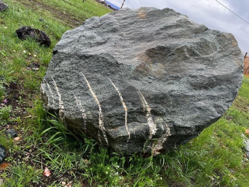 Гигантские зелёные валуны для ландшафтного дизайна весом более 5 тонн купить в Оби