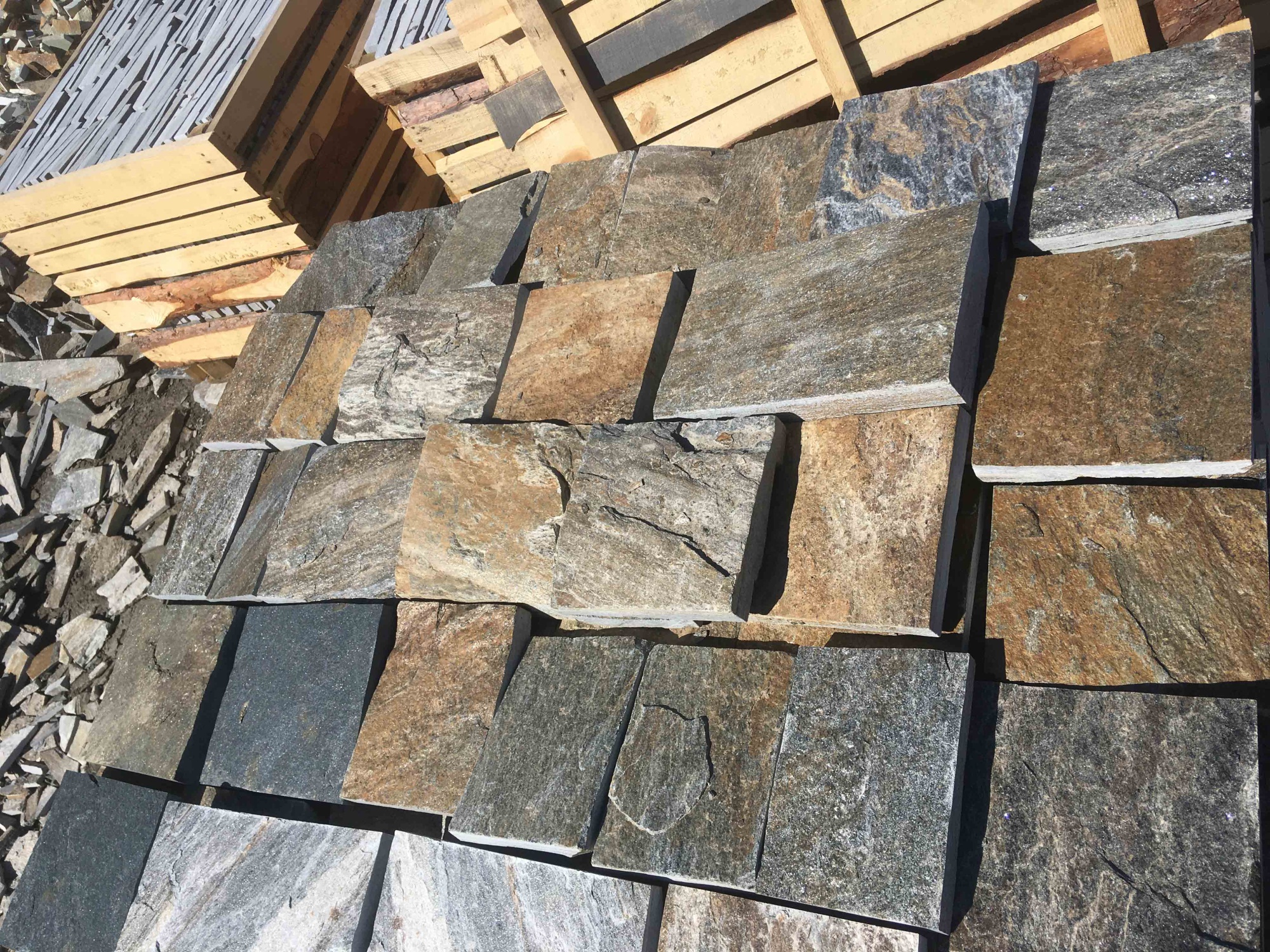 Плитка пилёная златолит Уральский для цоколя, отмостки купить в Оби