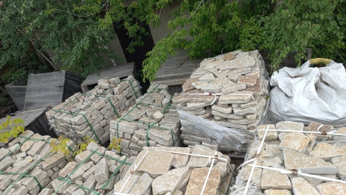 Гранитный плитняк галтованный для мощения купить в Оби