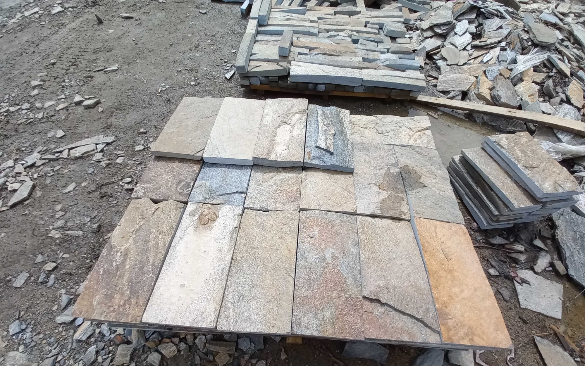 Плитка пилёная златолит Уральский для цоколя, отмостки купить в Оби