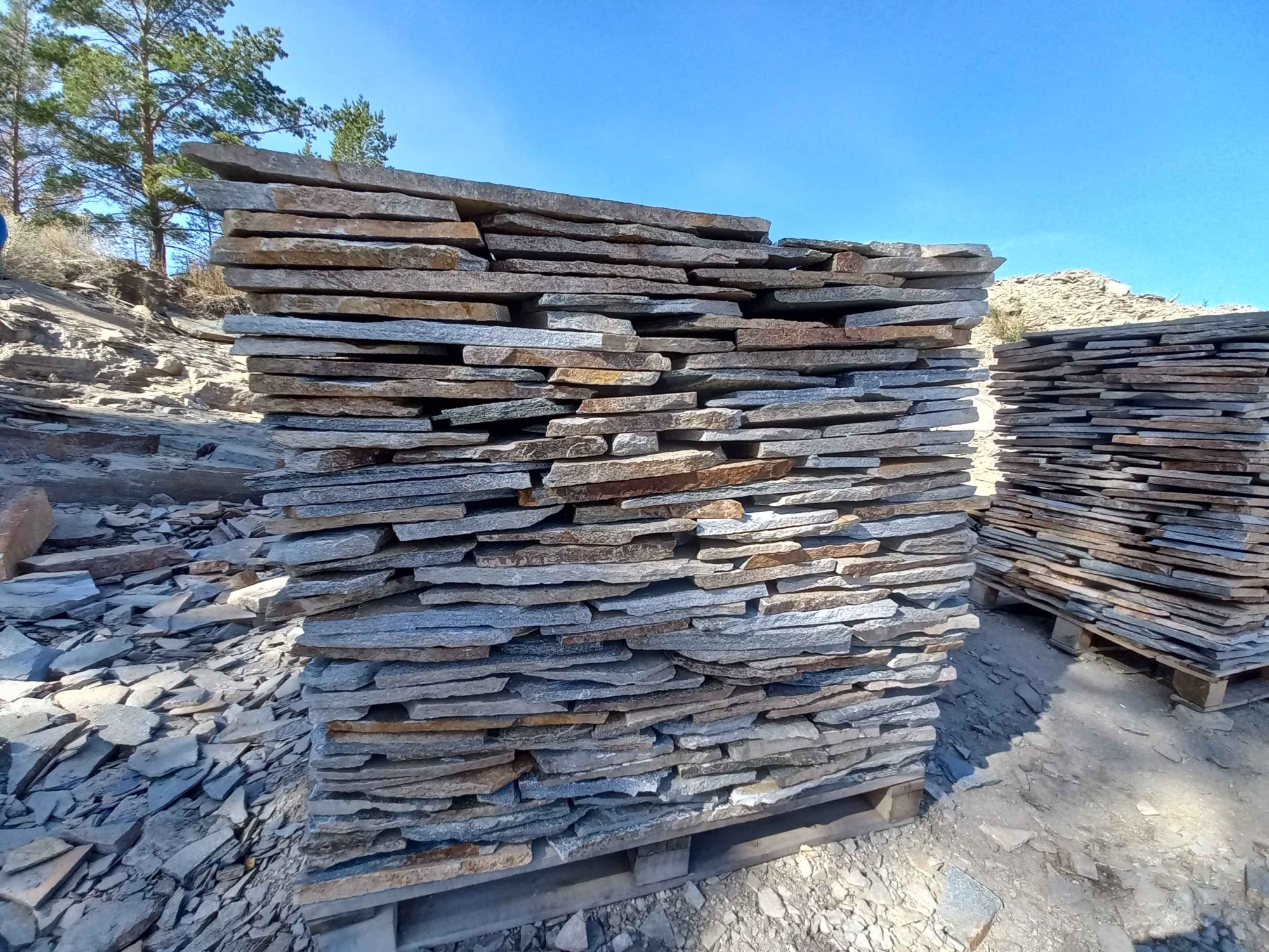 Плитняк златолит серебристый для фасада купить в Оби