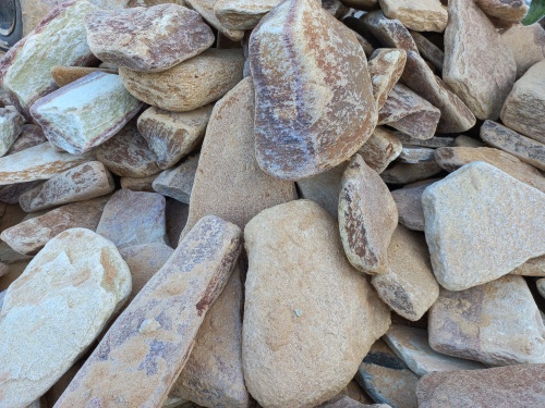 Златолит жёлтый, жёлто-зелёный глыбки и валуны для ланшафтного дизайна купить в Оби