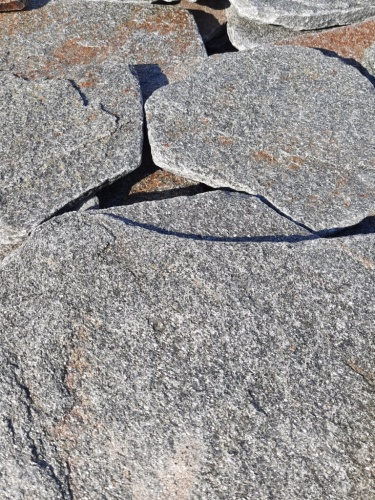 Златолит серебристый галтованный для лестниц купить в Оби